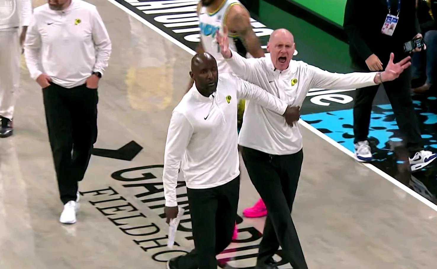 关于太阳队防守崩盘,惨遭对手狂轰猛炸,怎么知道这么.的信息 关于太阳队防守崩盘,惨遭对手狂轰猛炸,怎么知道这么.的信息