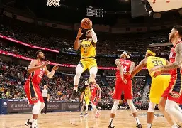  爱德华兹错失绝杀三分 