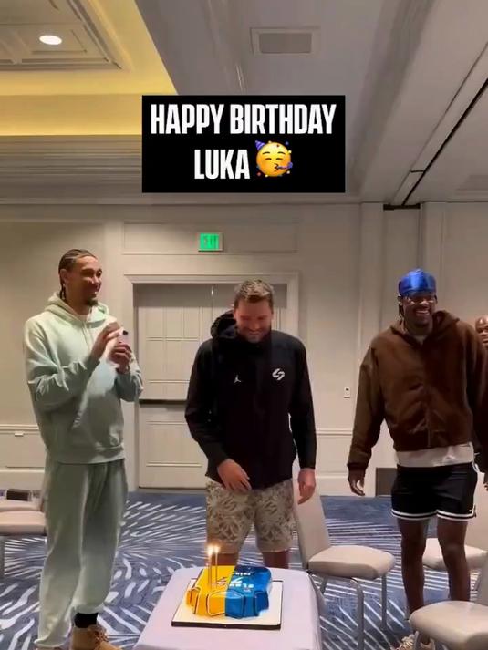 今夜洛杉矶湖人更衣室发声詹姆斯与70激战巴塞罗那分钟，媒体一致点评：今夜洛杉矶快船备战欧冠的简单介绍